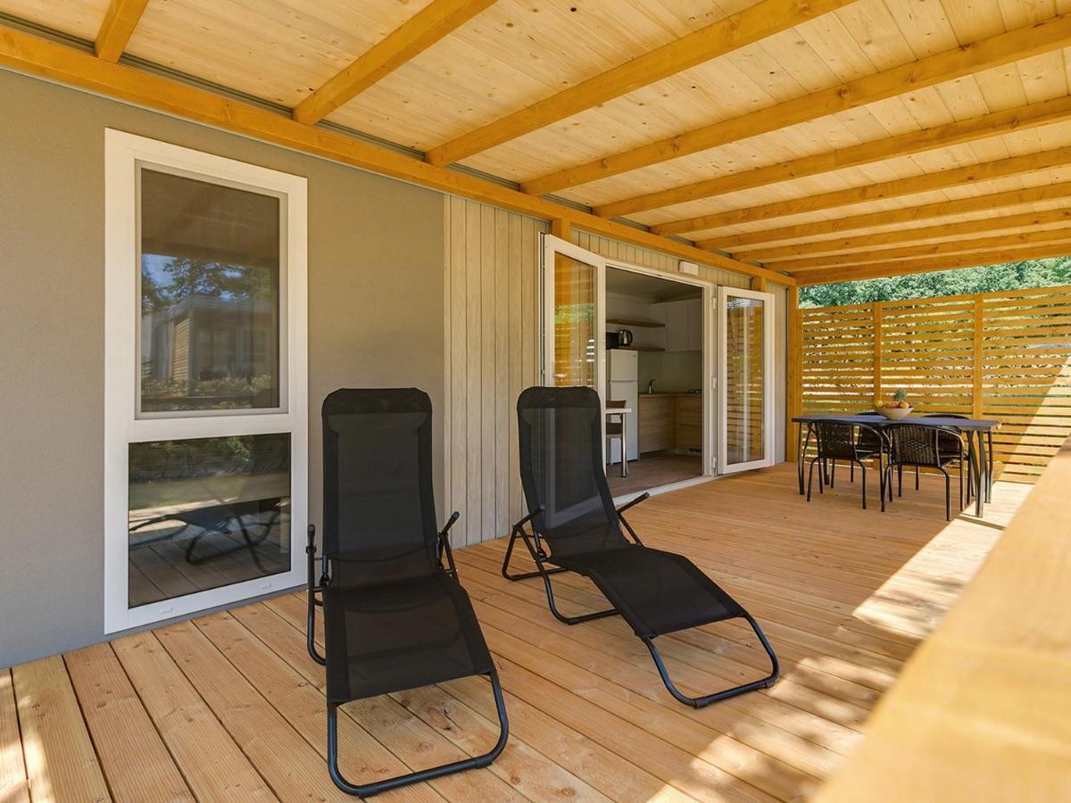 Adriamar Mobile Homes In Park *
